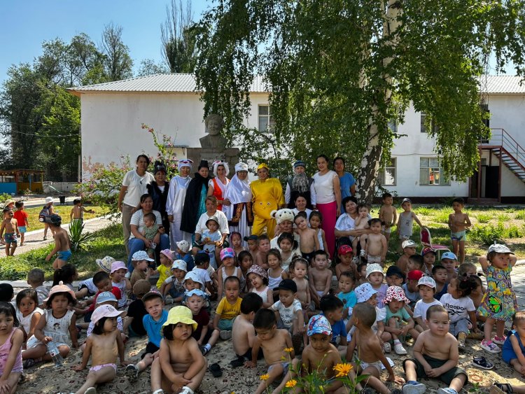 Театрлық қойылым "Жазда келді көңілді"